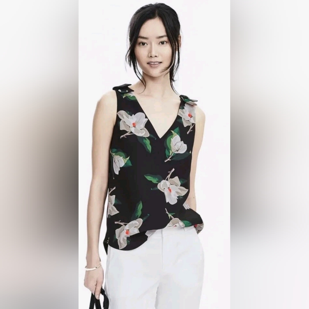 (354) BANANA REPUBLIC Magnolia Sleeveless V-Neck, Size XS